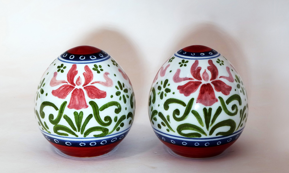 red and green easter eggs, La Vecchia Faenza ceramics
